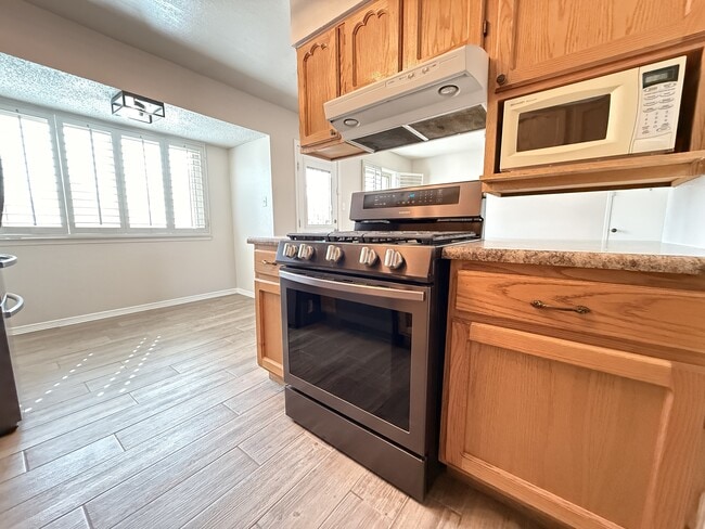 Building Photo - 9321 Sorbonne Dr