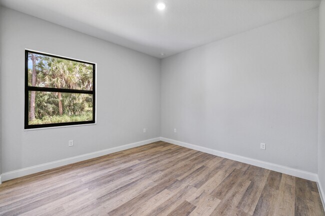 Building Photo - 623 Franklin