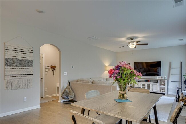 Building Photo - 211 Palisade Rdg