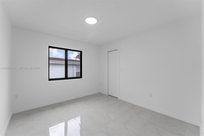 Building Photo - 1459 NW 2nd Ave