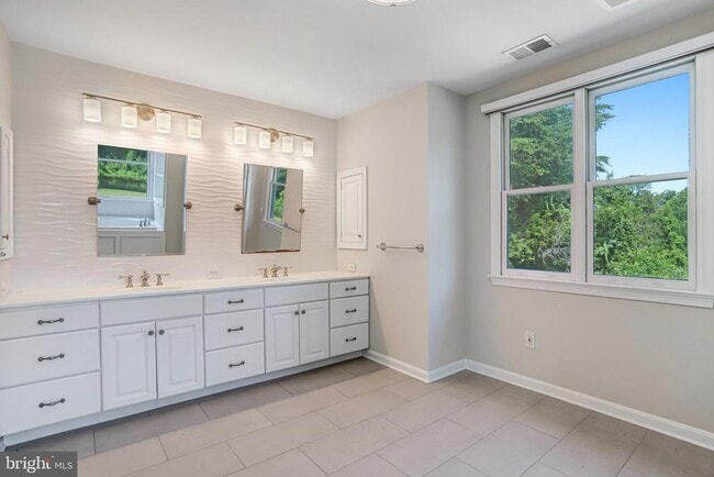 Building Photo - 710 Parrish Farm Ln