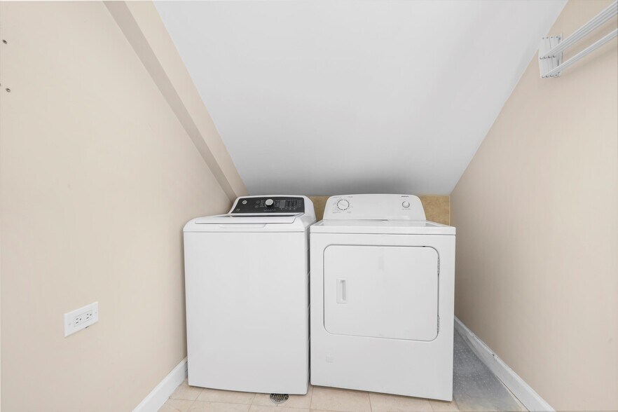 Building Photo - 2108 Harrison St