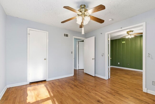 Building Photo - 1354 E Walnut St