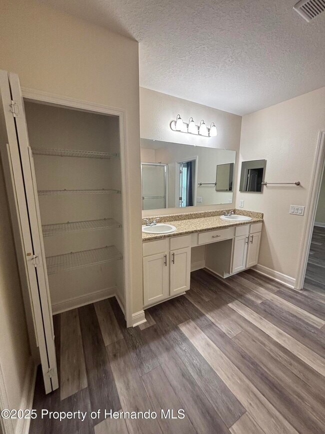 Building Photo - 1159 MacFarlane Ave