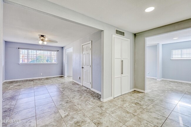 Building Photo - 6200 Palo Alto Ave