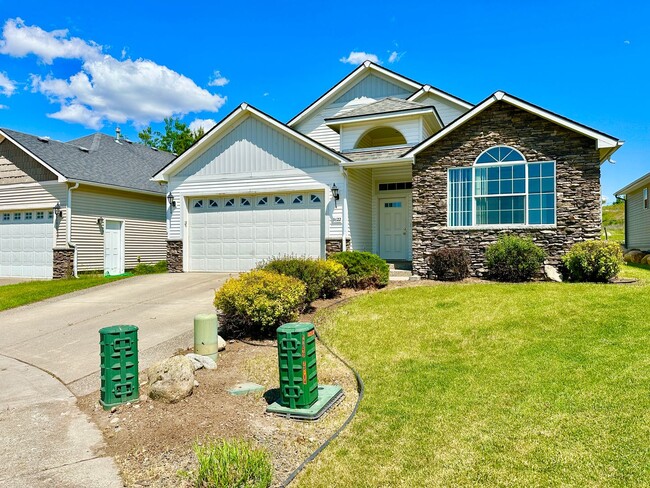 Building Photo - Newly Renovated Home on Prairie Falls Golf...