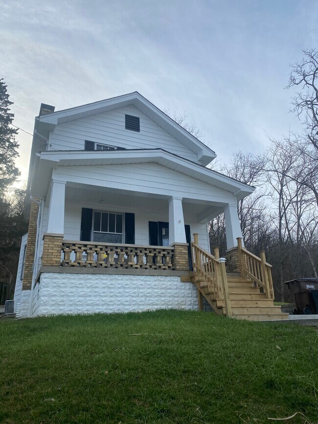 Building Photo - 2303 Center St