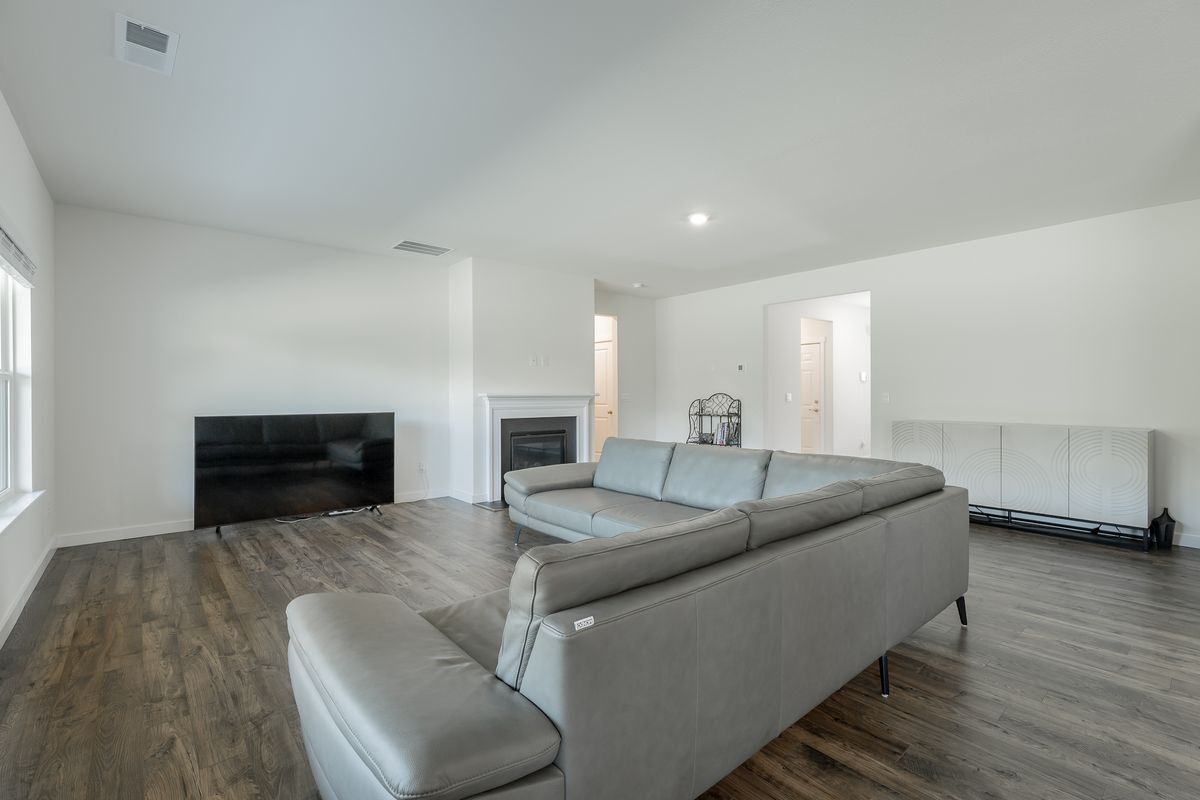 Building Photo - 10815 Upland Dr