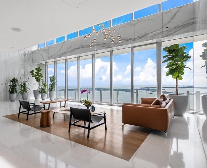 Building Photo - 300 Biscayne Blvd Way