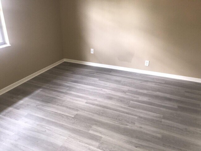 Building Photo - 4147 Oak Terrace Dr