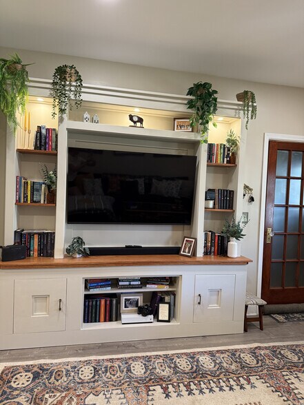 Built-in unit & smart TV - 671 Fulton St