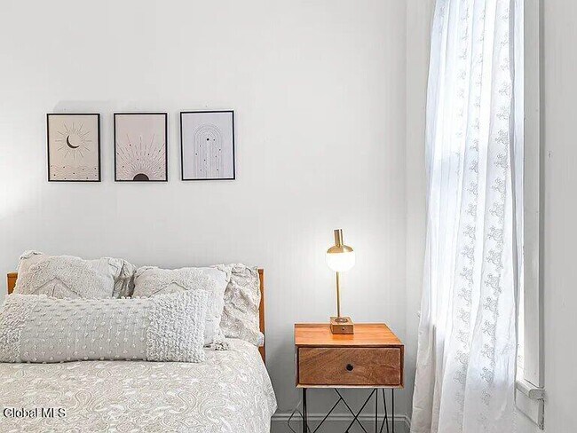 Building Photo - 64 Second St