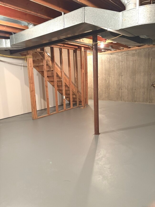 Building Photo - 5 Howes Ct