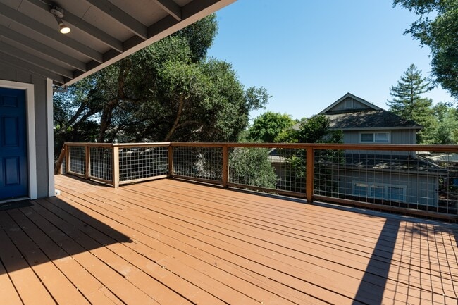 Building Photo - 300 IOLI Ranch Cir