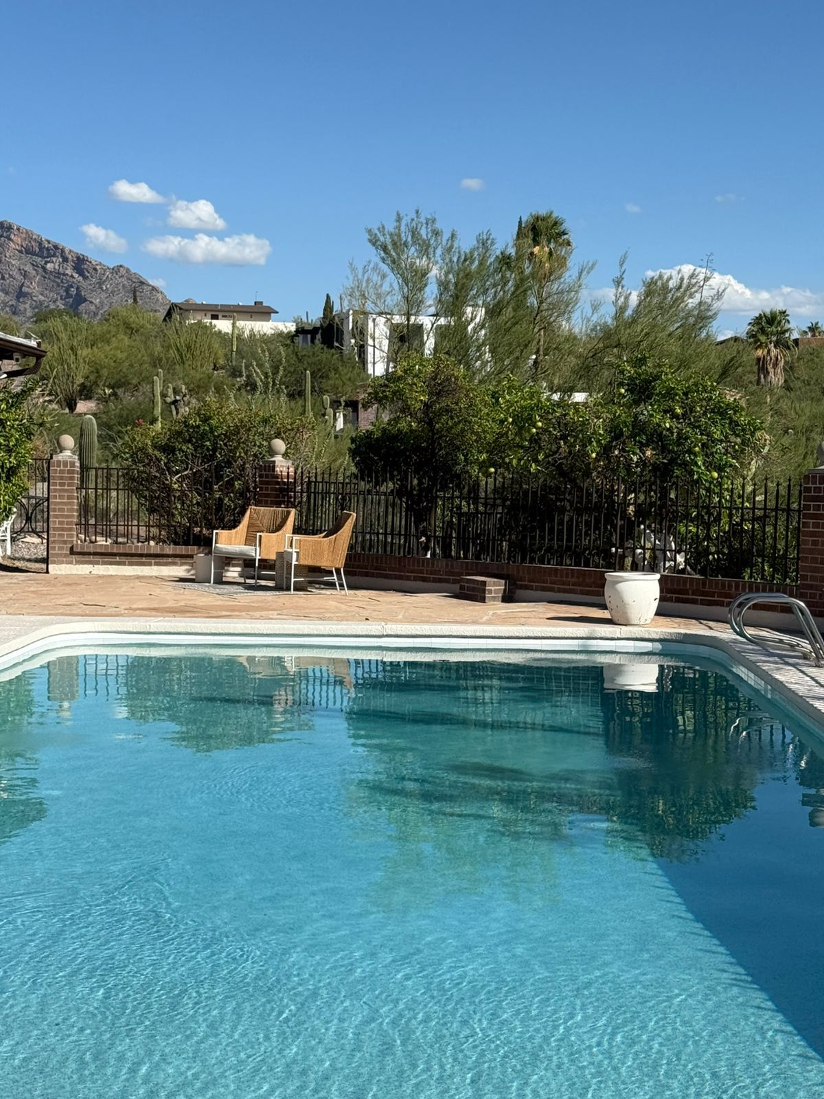 Building Photo - 1402 E Big Rock Rd