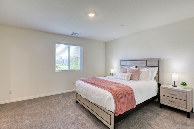 Building Photo - Furnished Henderson 3BR w/ Community Pool & fitness center