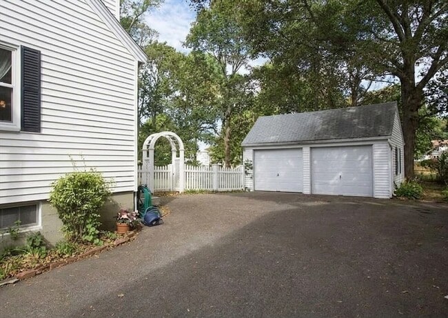 Building Photo - 188 South St