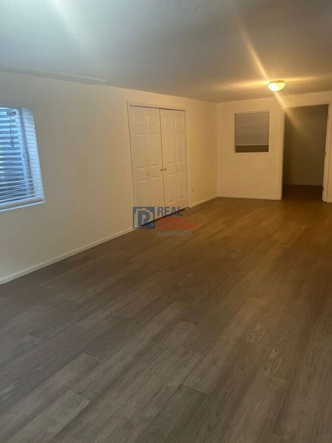 Building Photo - 9044 Edgewood St