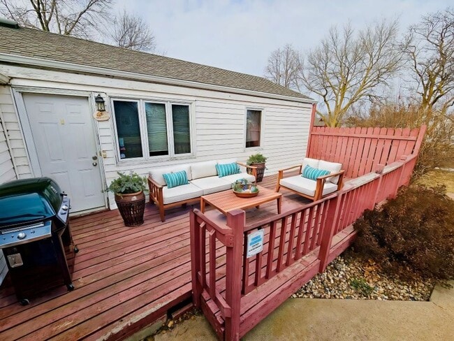 Building Photo - 3 Bedroom, 2 Bath House With All the Charm and Space You Need!