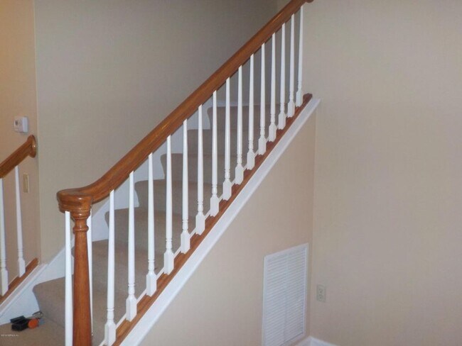 Building Photo - Charming 3 bedroom, 2.5 bath home in Oakle...