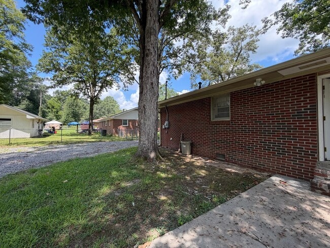 Building Photo - 117 Benton Dr NW