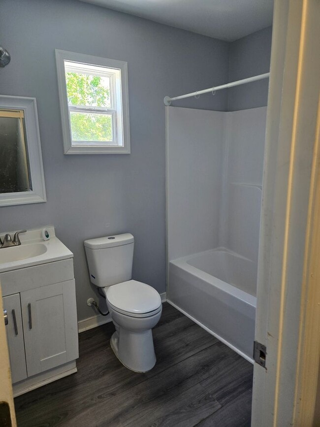 Building Photo - Beautiful reconstructed 4 bedroom
