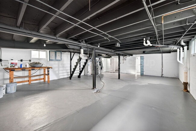 Building Photo - 5324 Nagel Ave