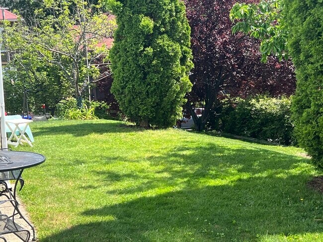 Building Photo - 656 Washington St