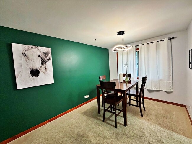 Building Photo - 800 W Beechtree Ln