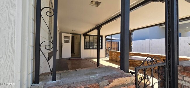 Building Photo - 154 N Hibbert