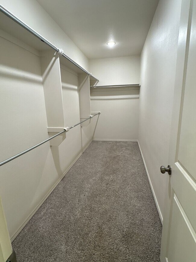 Building Photo - Comfort and style that won’t stretch your wallet