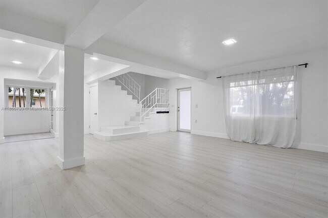 Building Photo - 600 91st St