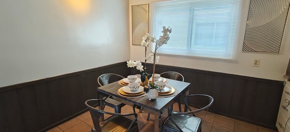 Building Photo - 2704 W Century Blvd