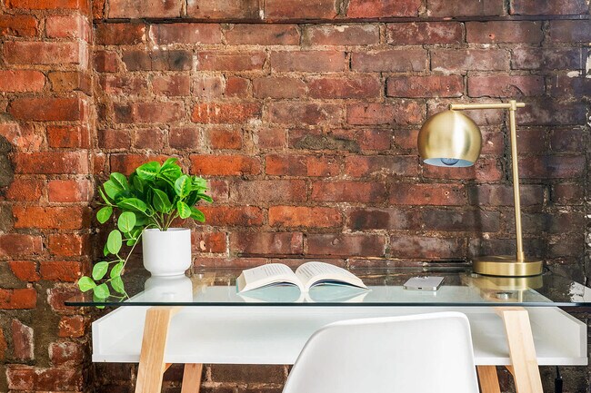 Building Photo - 240 E 26th St