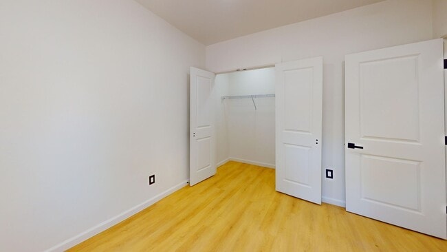 Building Photo - 1318 Holbrook St NE
