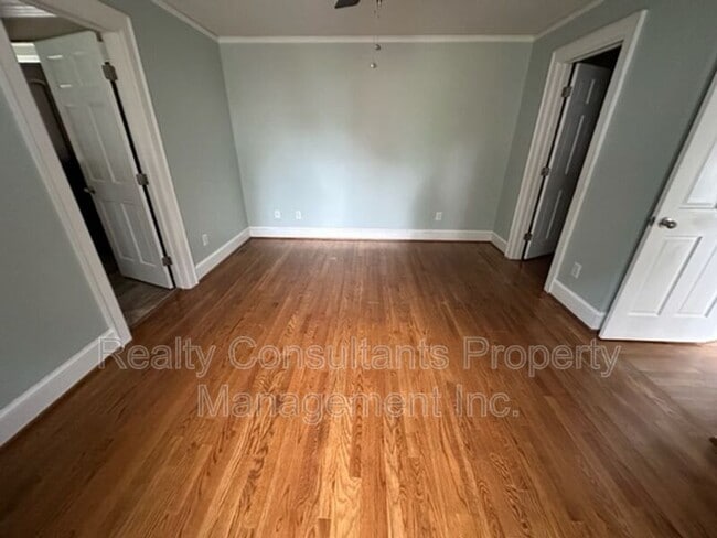 Building Photo - 519 Dick St