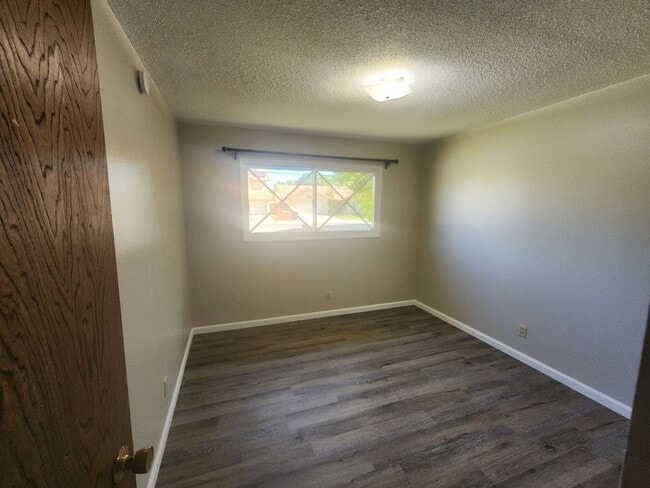 Building Photo - Beautiful Remodled, 3 Bedroom Home!
