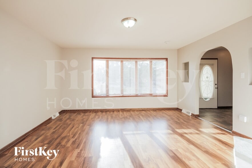 Building Photo - 18519 Carriage Ln