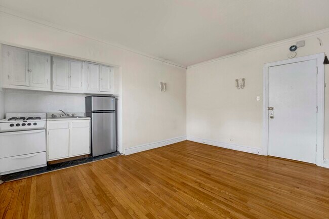 Building Photo - 2959 N Damen Ave