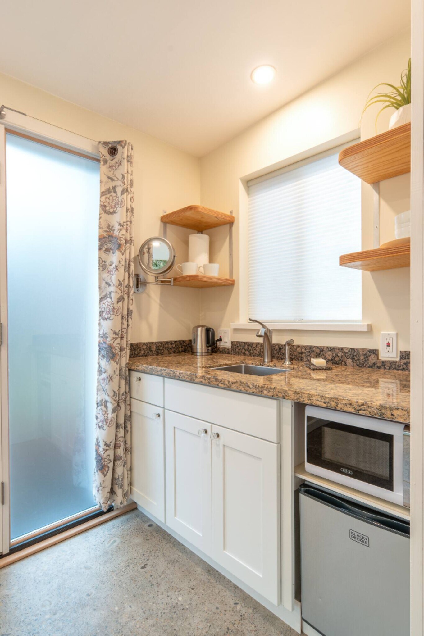 Building Photo - 3924 SE Grant Ct