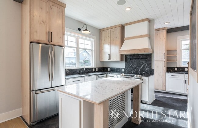 Building Photo - Coming Soon!  Remodeled Sellwood Bungalow
