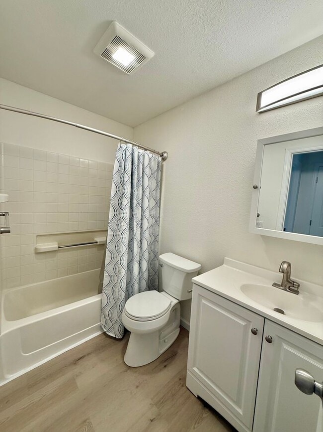Building Photo - 136 Trumpeter Ave