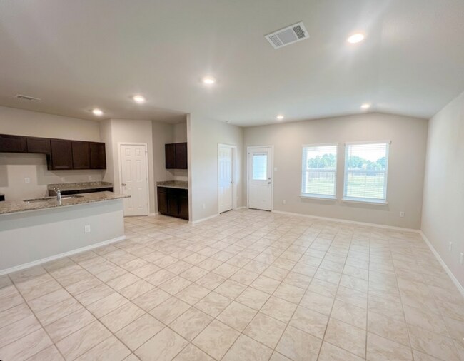 Building Photo - AVAILABLE JUNE 3RD ; APPLY ON OUR WEBSITE TODAY!!