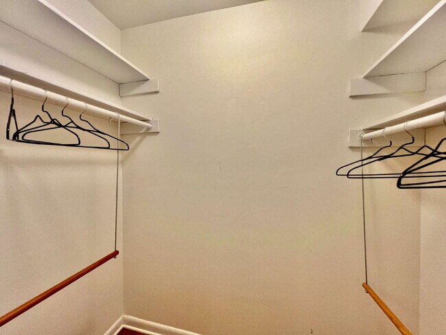 Building Photo - FULLY FURNISHED LUXURY CONDO!