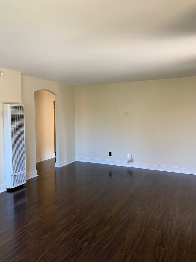 Building Photo - $2,700 - 2 Bed / 2 Bath Condo in Mira Mesa