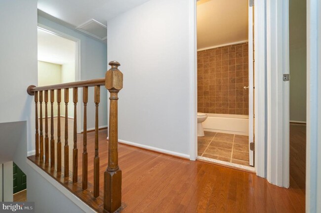 Building Photo - 5725 Walnut Wood Ln