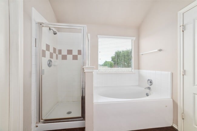 Building Photo - 9823 Lynette Falls Dr