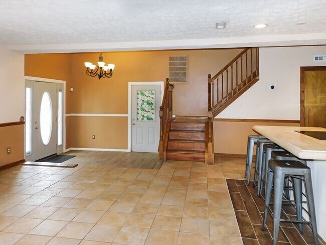 Building Photo - 217 Pawnee Ln