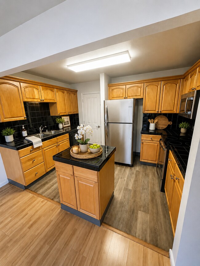 Building Photo - Beautiful 2-Bedroom Apartment in Desirable San Leandro Gated Community, close to BART