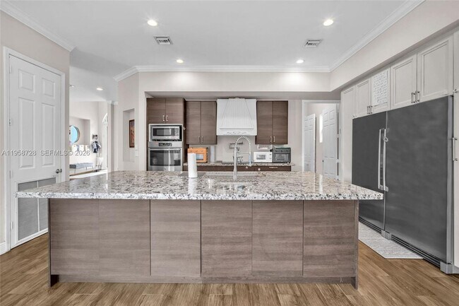 Building Photo - 545 Forest View Cir